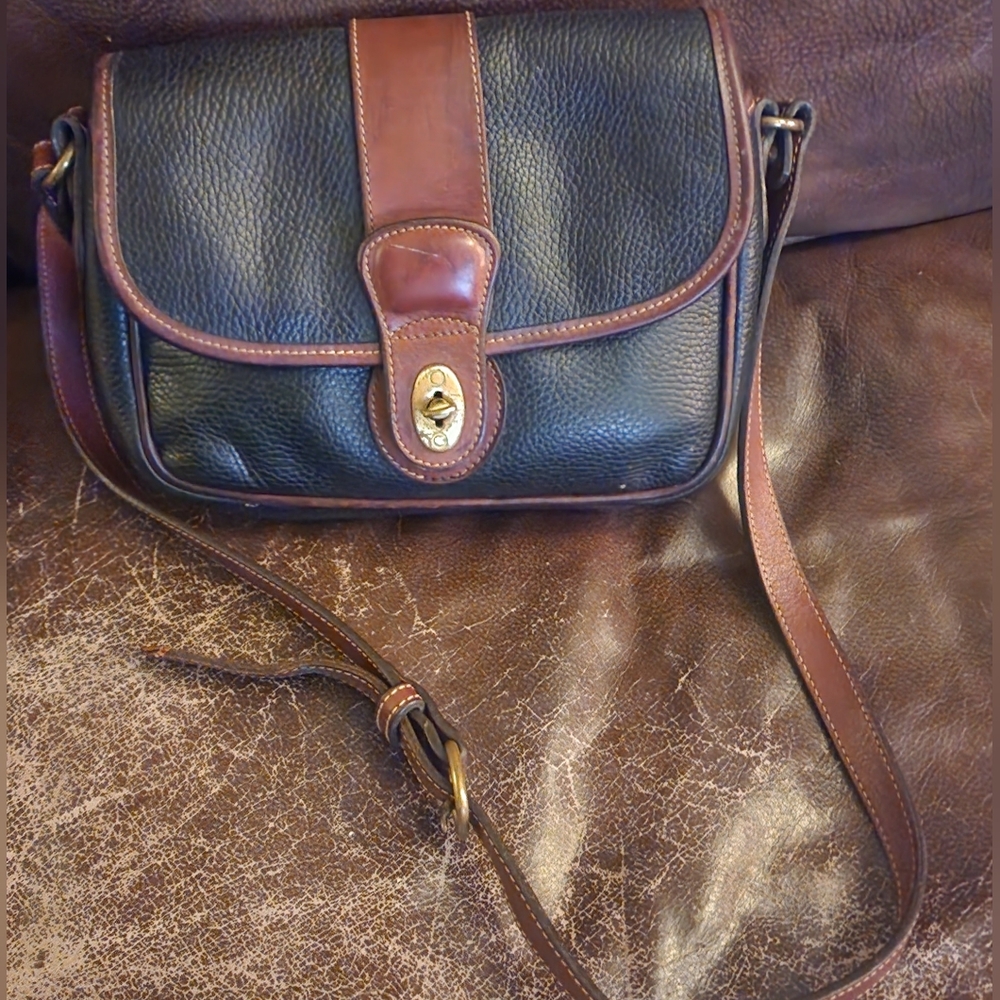 Vintage Coach Sheridan Crossbody 4JM-4224 Pebbled Navy Blue Made In Costa Rica